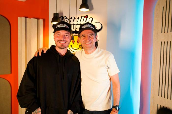 Medellín y JBalvin abren estudio de grabación público