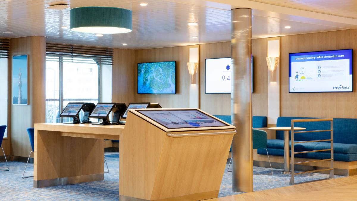 Brittany Ferries instala cartelería digital en sus barcos