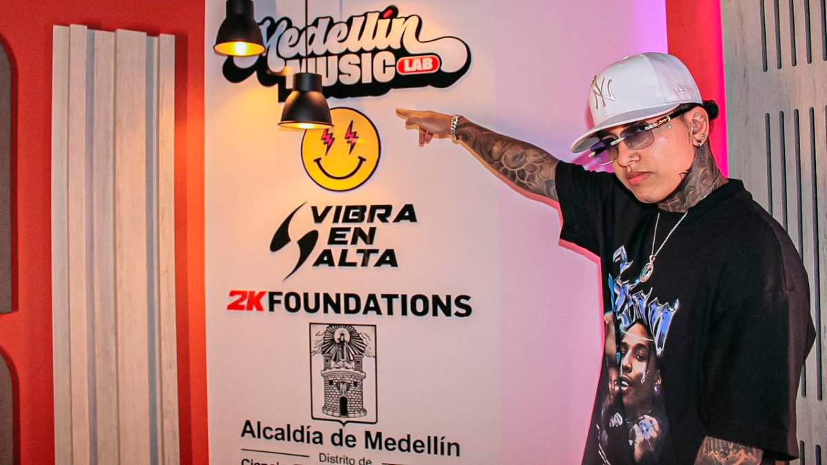 Medellín y JBalvin abren estudio de grabación público